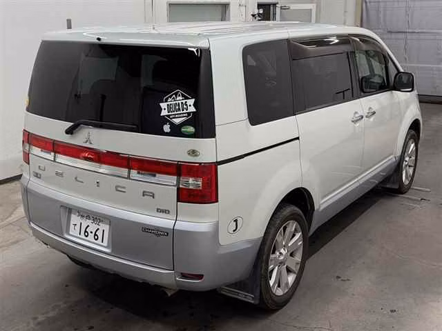 MITSUBISHI DELICA D:5