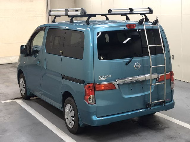 NISSAN NV200