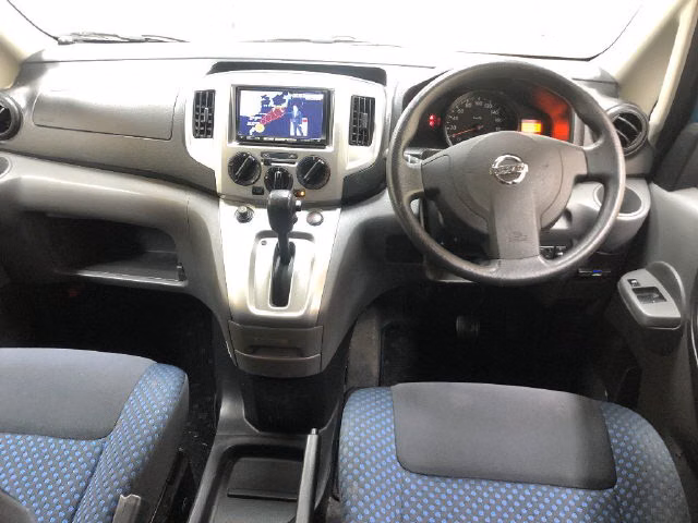 NISSAN NV200