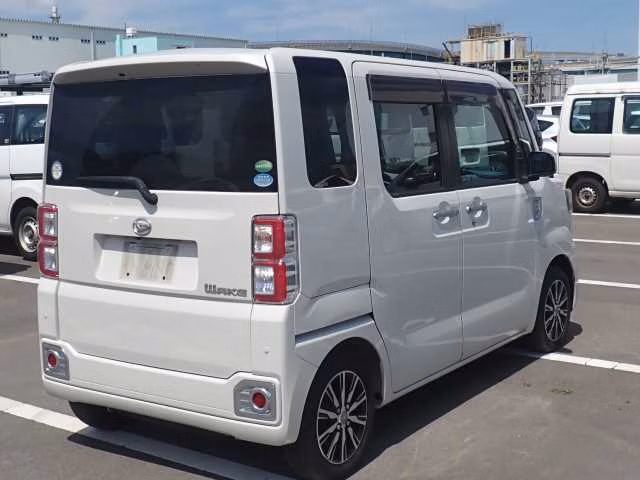 DAIHATSU WAKE