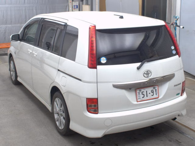TOYOTA ISIS