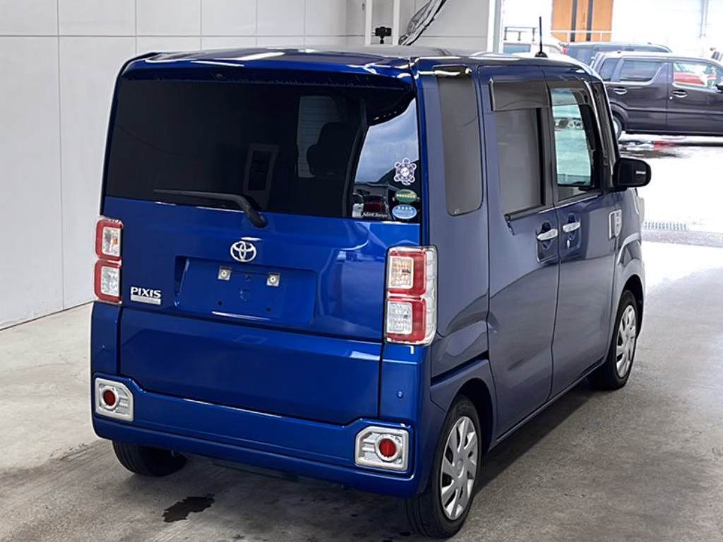 TOYOTA PIXIS MEGA