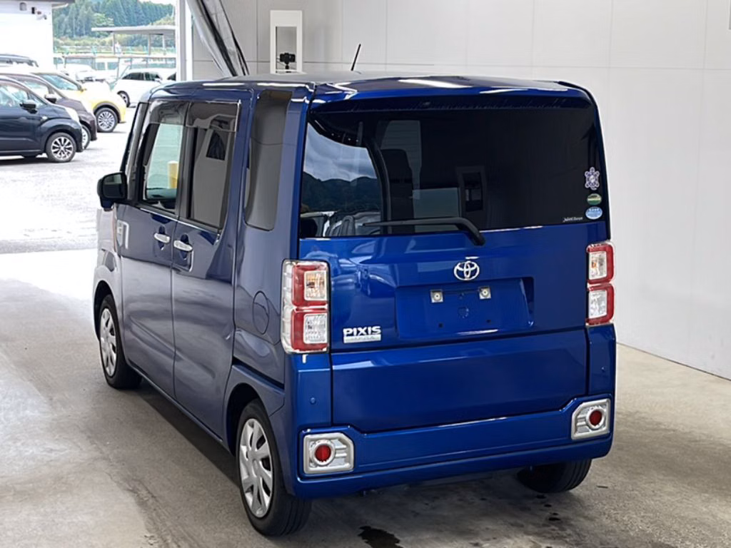 TOYOTA PIXIS MEGA