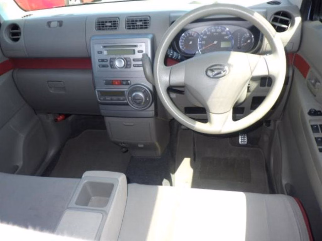 DAIHATSU MOVE CONTE
