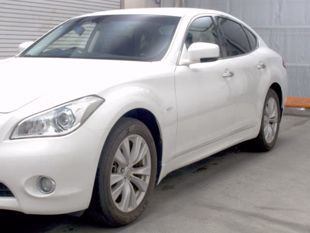 NISSAN FUGA