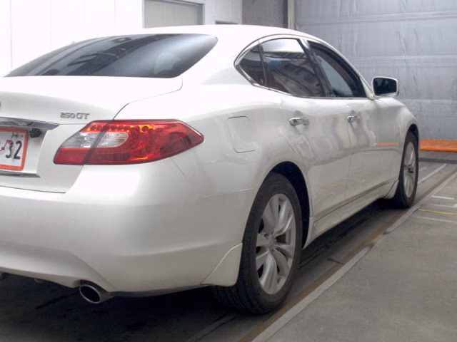 NISSAN FUGA