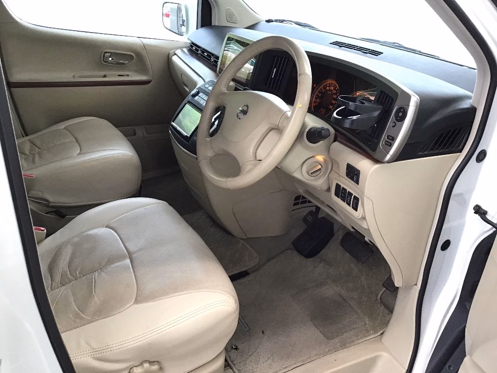 NISSAN ELGRAND