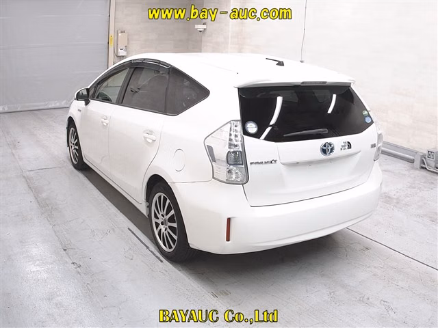 TOYOTA PRIUS ALPHA