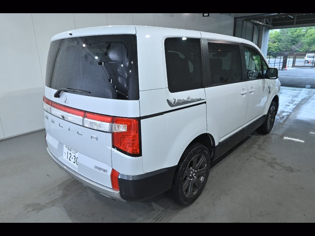 MITSUBISHI DELICA D:5
