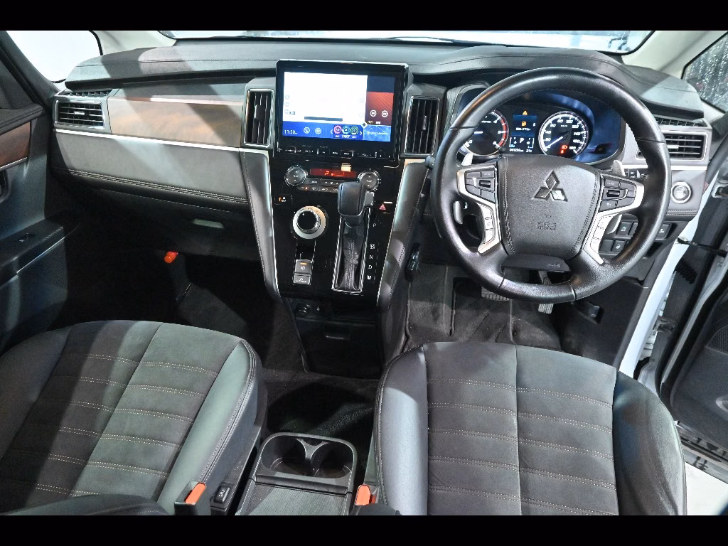 MITSUBISHI DELICA D:5