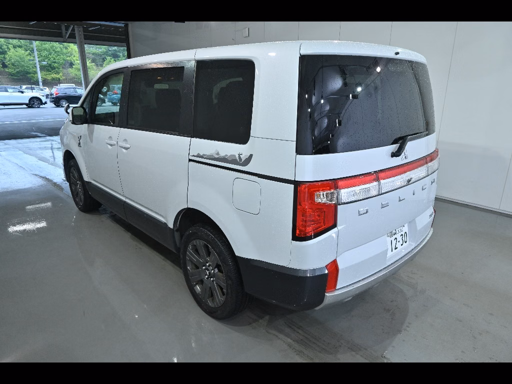 MITSUBISHI DELICA D:5