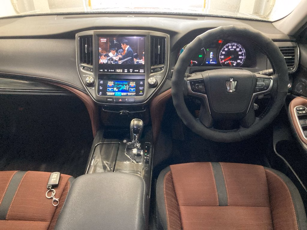 TOYOTA CROWN