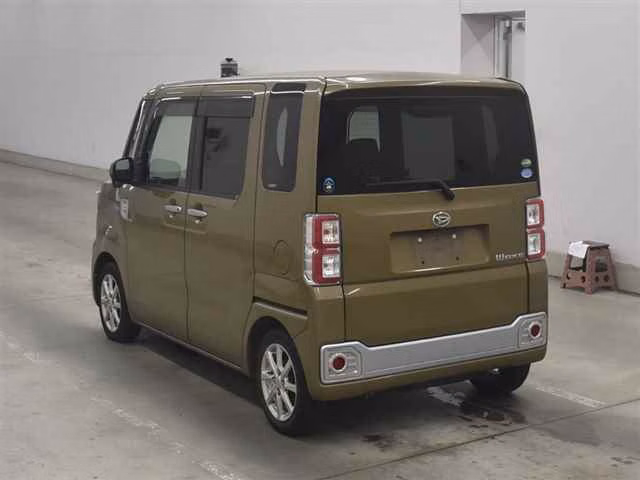 DAIHATSU WAKE