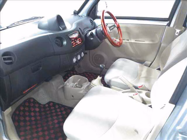 DAIHATSU ESSE