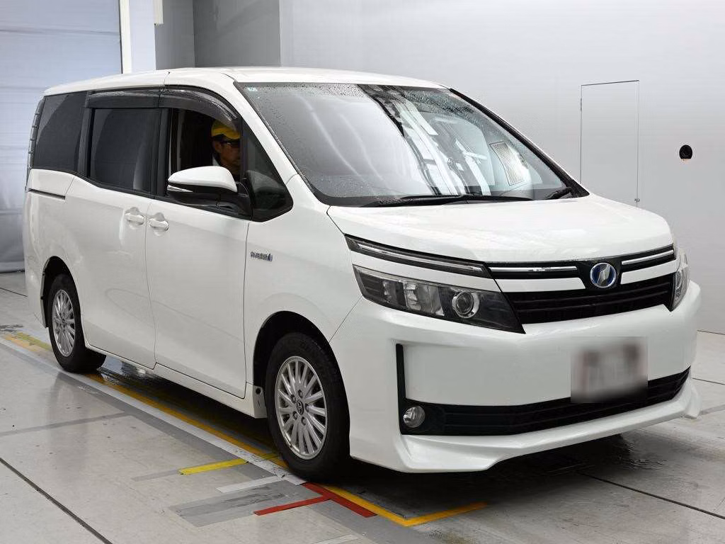 TOYOTA VOXY