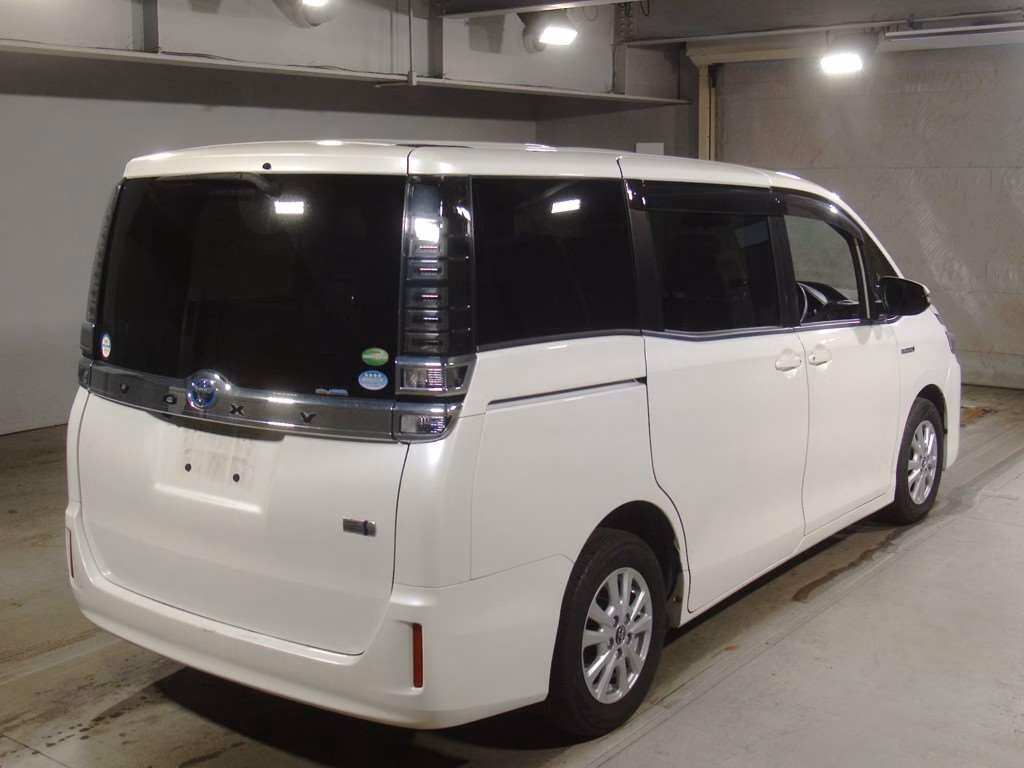 TOYOTA VOXY