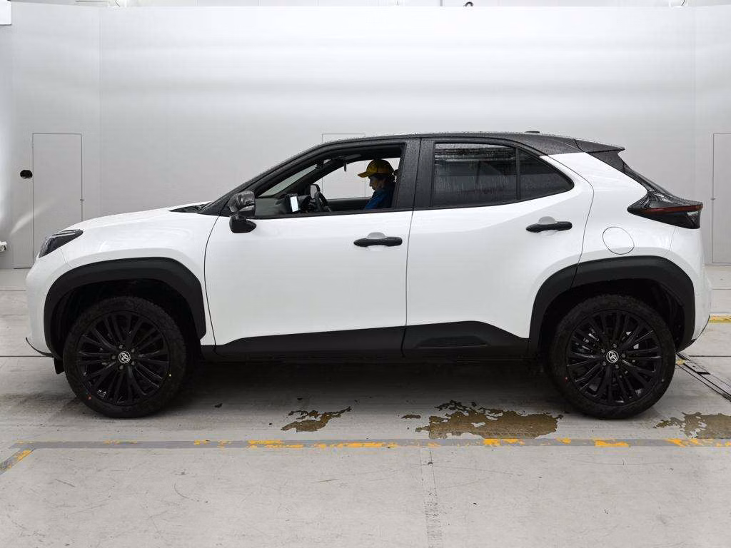 TOYOTA YARIS CROSS