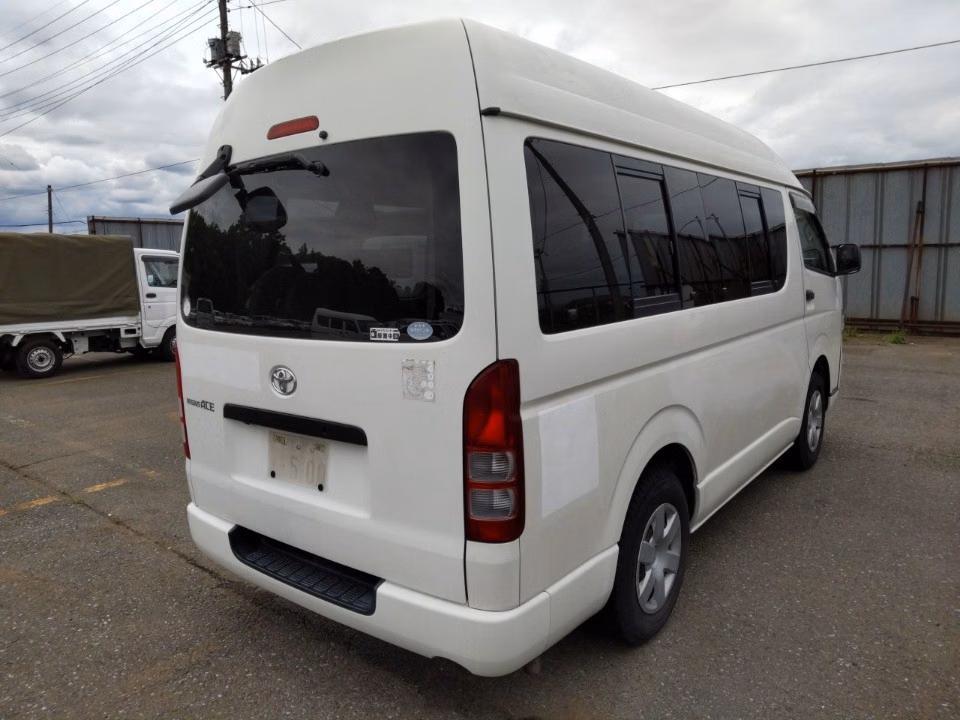 TOYOTA REGIUS ACE