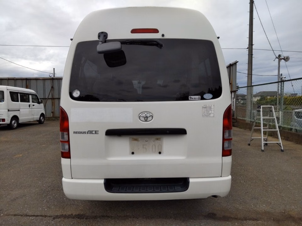 TOYOTA REGIUS ACE