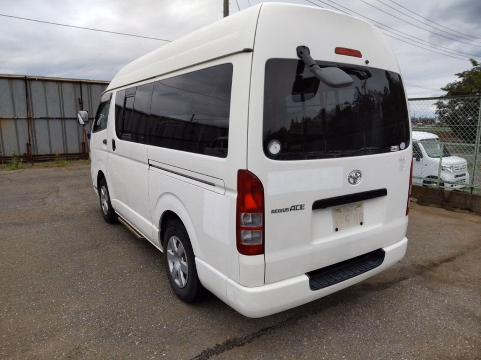 TOYOTA REGIUS ACE