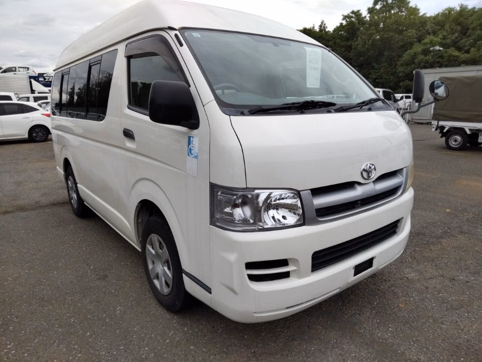 TOYOTA REGIUS ACE
