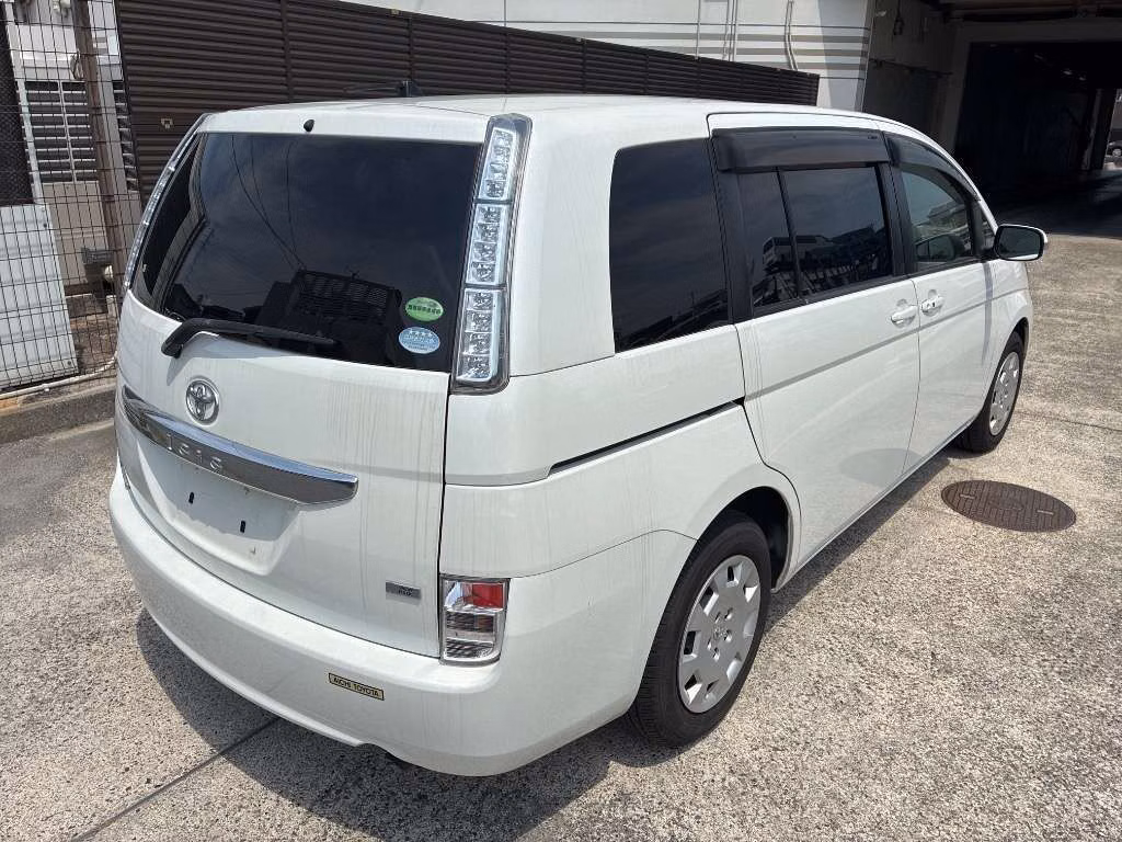 TOYOTA ISIS