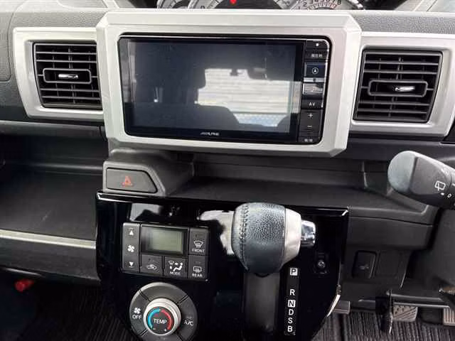 TOYOTA PIXIS MEGA