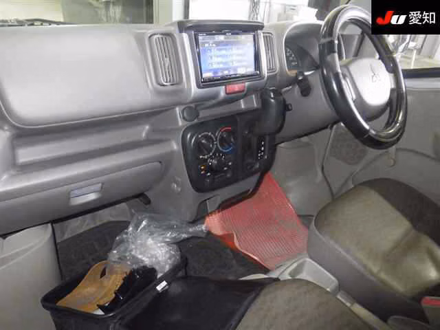 MITSUBISHI MINICAB