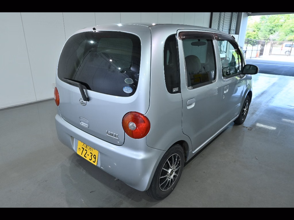 DAIHATSU MOVE LATTE