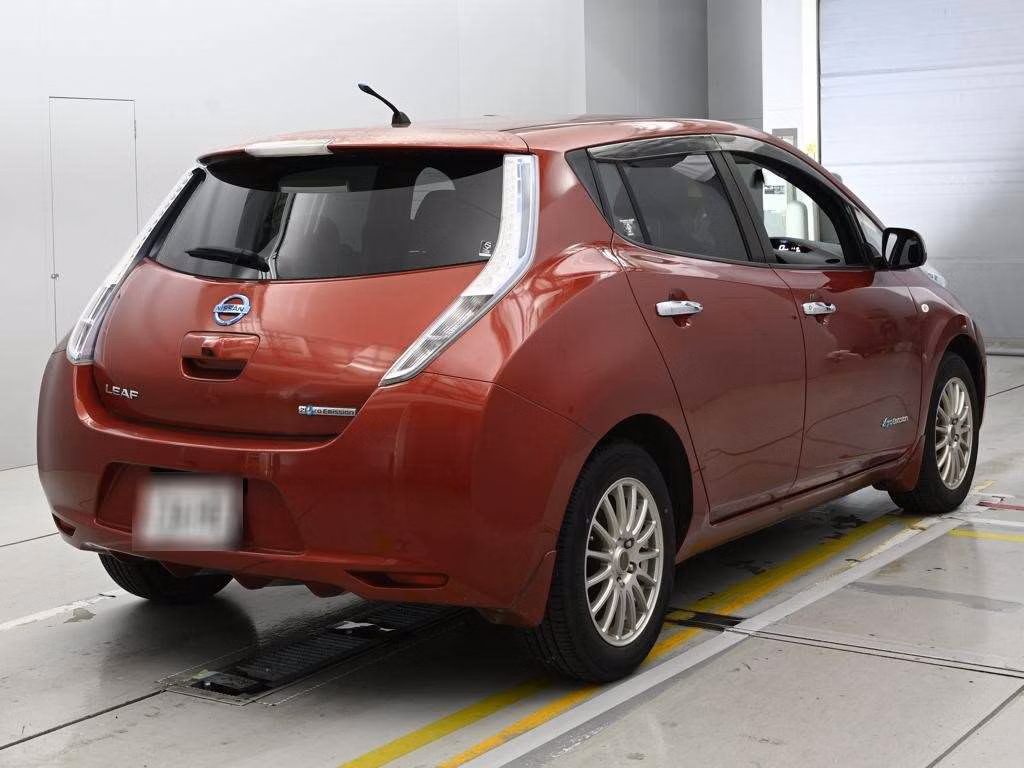 NISSAN LEAF