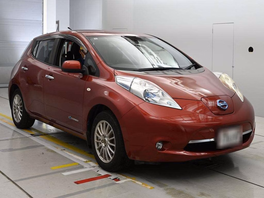 NISSAN LEAF