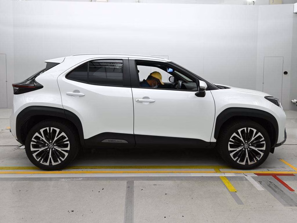 TOYOTA YARIS CROSS