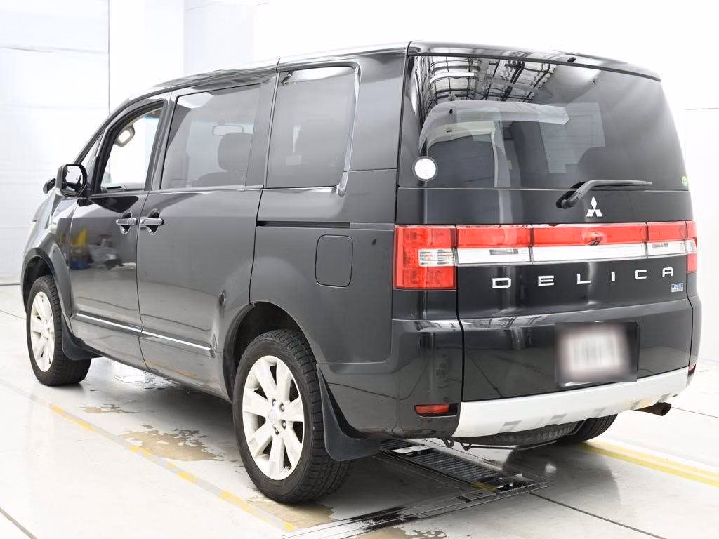 MITSUBISHI DELICA D:5