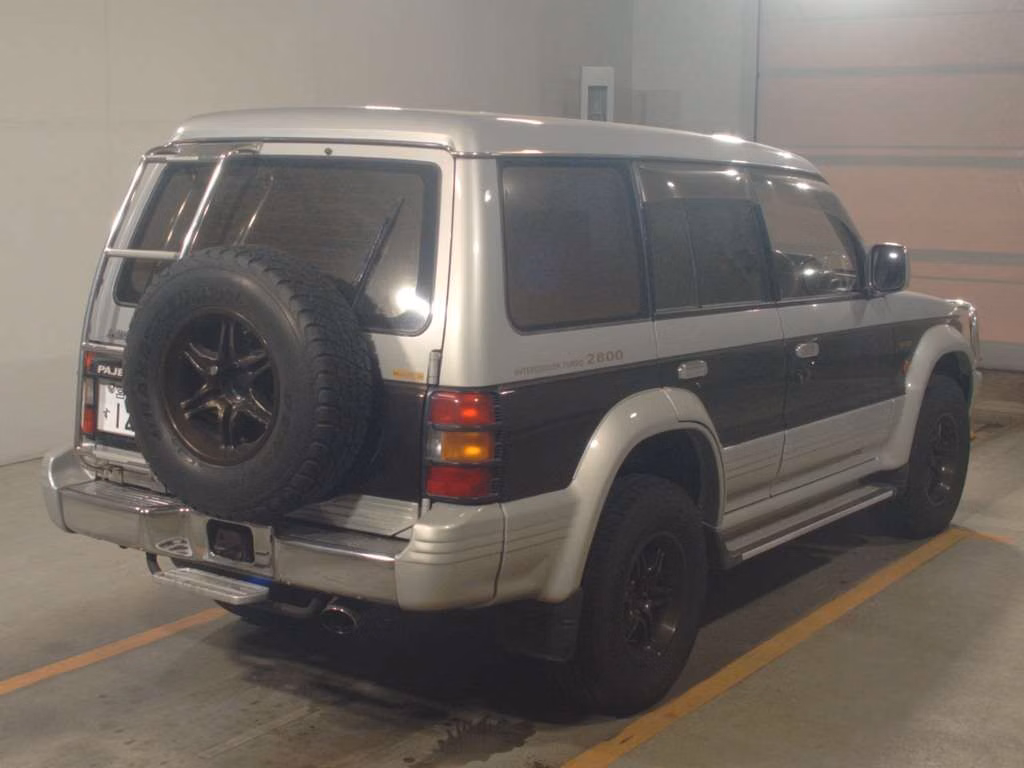 MITSUBISHI PAJERO