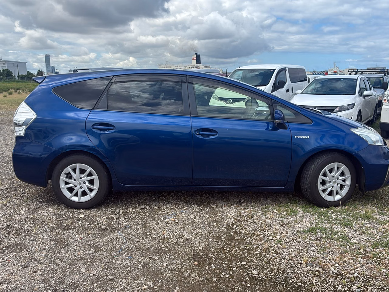TOYOTA PRIUS ALPHA