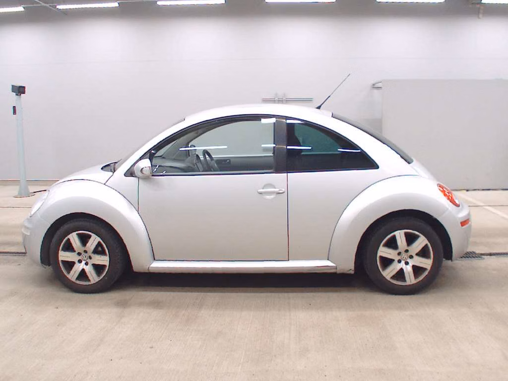 VOLKSWAGEN BEETLE