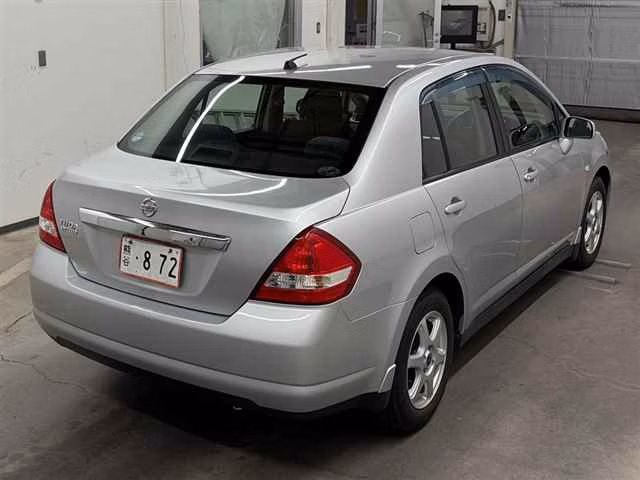 NISSAN TIIDA LATIO