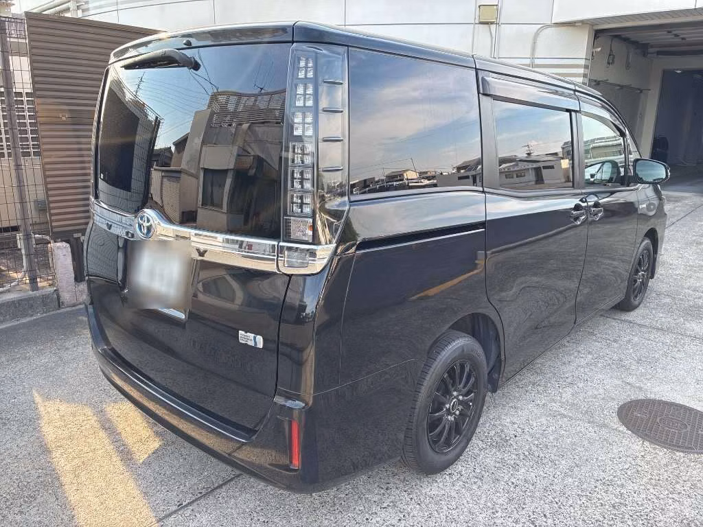 TOYOTA VOXY