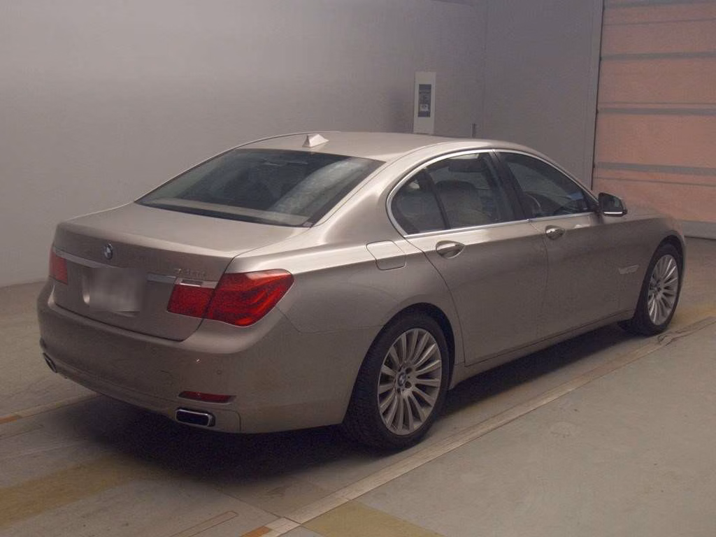 BMW 7-SERIES