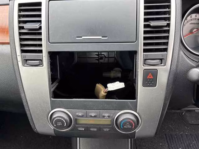 NISSAN TIIDA LATIO