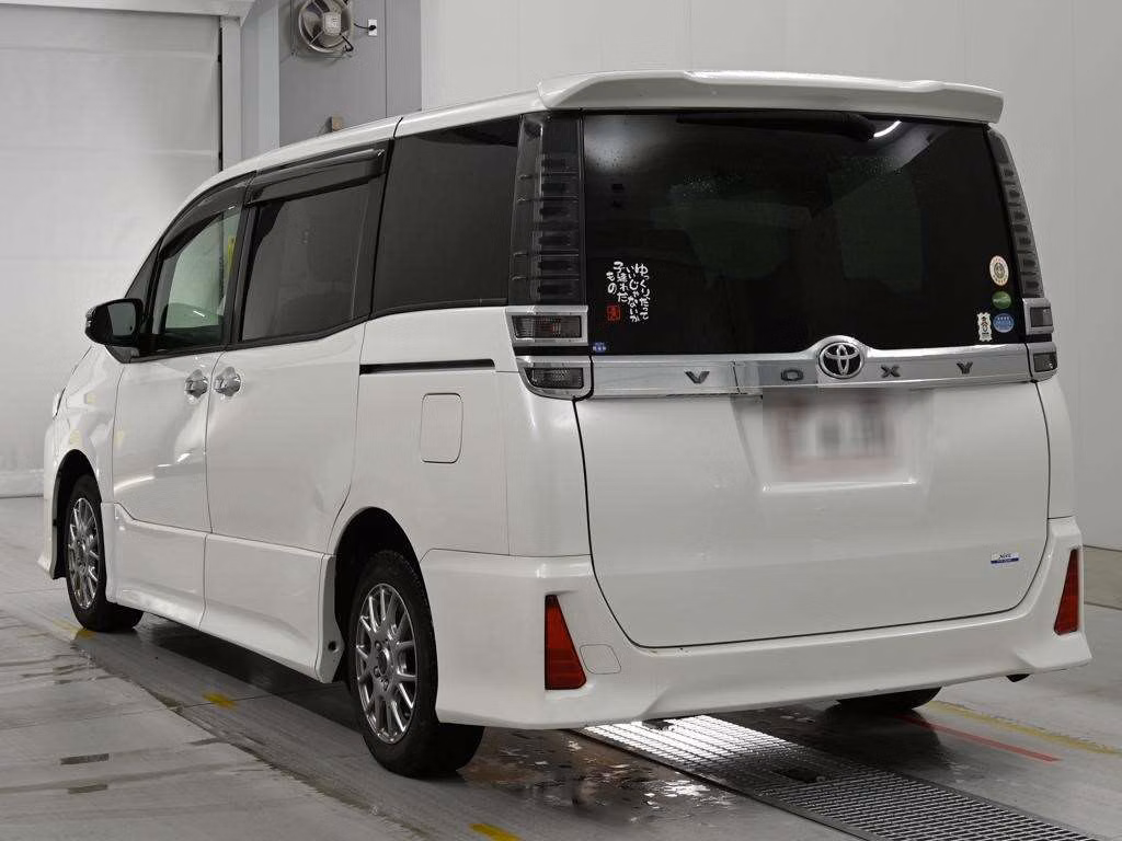 TOYOTA VOXY