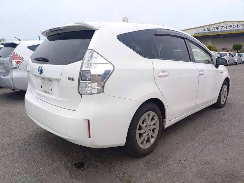 TOYOTA PRIUS ALPHA