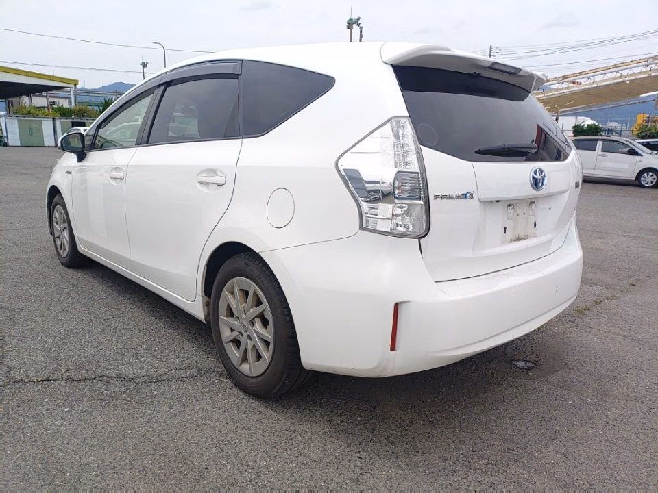 TOYOTA PRIUS ALPHA