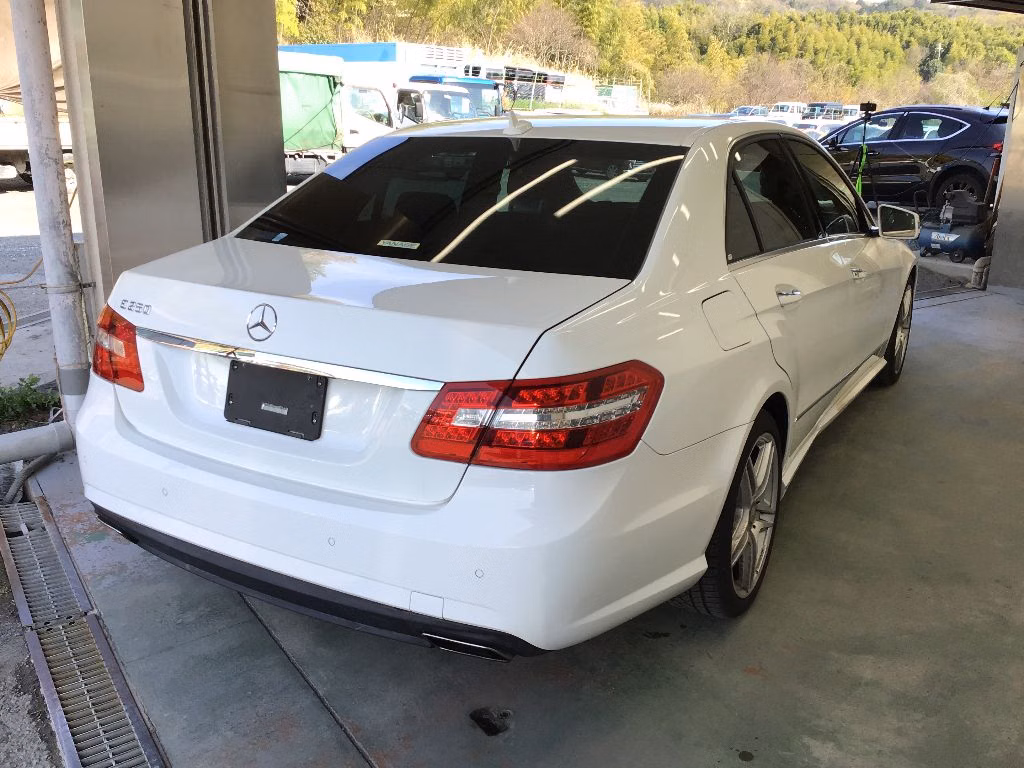 MERCEDES-BENZ E-CLASS