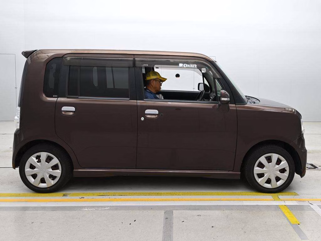 DAIHATSU MOVE CONTE