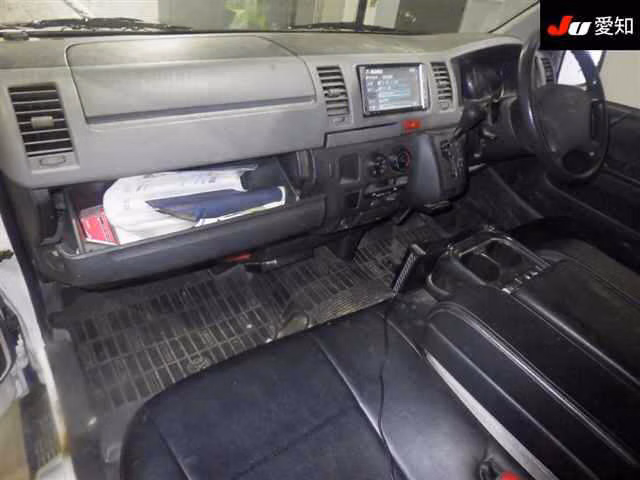 TOYOTA REGIUS ACE
