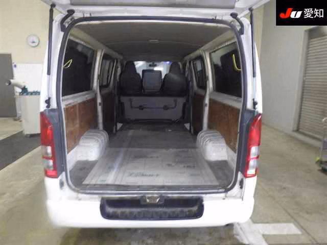 TOYOTA REGIUS ACE