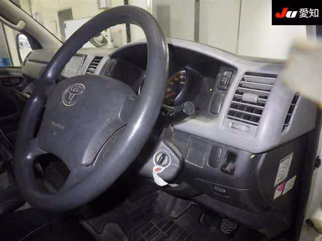 TOYOTA REGIUS ACE