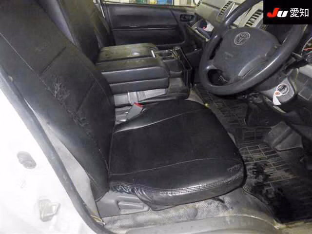 TOYOTA REGIUS ACE