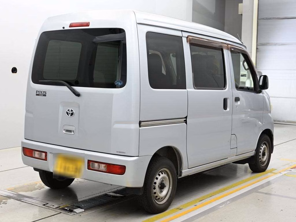 TOYOTA PIXIS VAN
